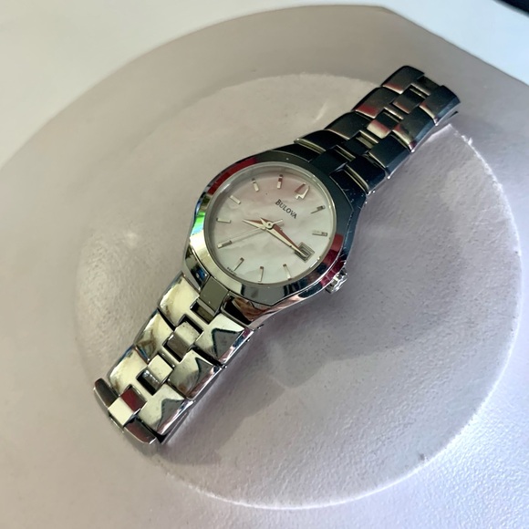 Bulova Ladies Mother of Pearl watch - Picture 13 of 15